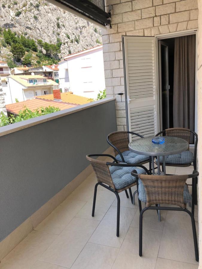 Omis - Private Ensuite Room With Balcony - Hotel Style Kültér fotó
