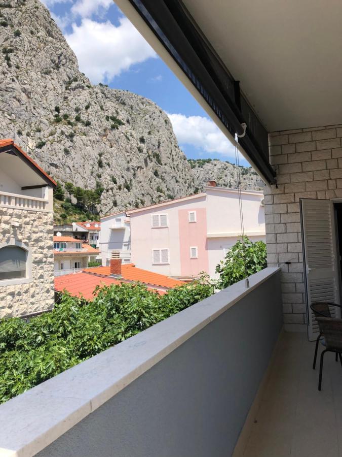 Omis - Private Ensuite Room With Balcony - Hotel Style Kültér fotó