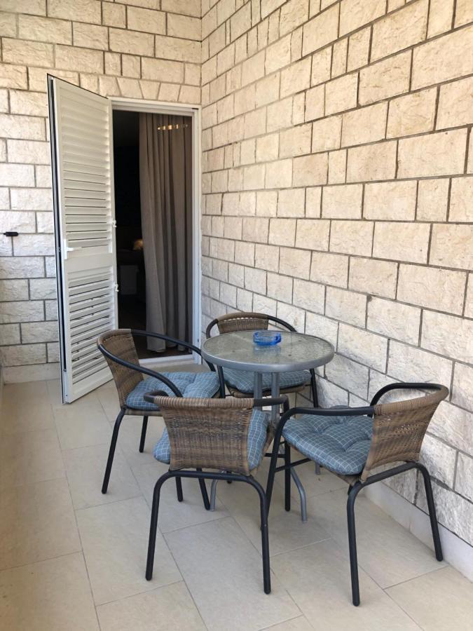 Omis - Private Ensuite Room With Balcony - Hotel Style Kültér fotó