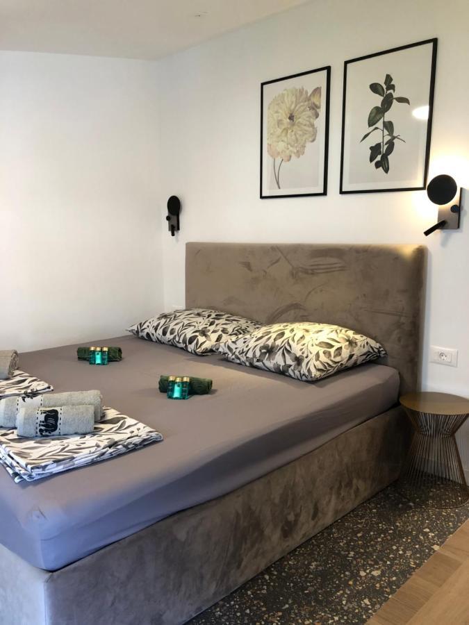 Omis - Private Ensuite Room With Balcony - Hotel Style Kültér fotó